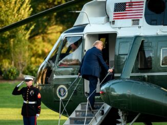 Presidente Donald Trump embarcando em helicóptero oficial a caminho da Assembleia Geral da ONU