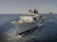 HMS Bulwark (L15) navegando no Mar Mediterrâneo durante operações navais