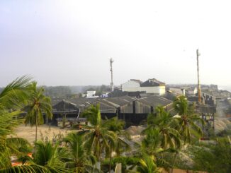 Instalação industrial da Indian Rare Earths Limited em Kovilthottam, Kollam, Índia, mostrando infraestrutura de processamento de minerais de terras raras.