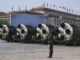 DF-5C, mísseis nucleares intercontinentais chineses, alinhados durante o desfile militar em frente à Porta de Tiananmen, Pequim, 3 de setembro de 2025.