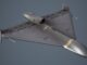 Drone militar russo Geran-3, jet-powered, utilizado no conflito russo-ucraniano, mostrando design resistente à guerra eletrônica.