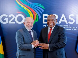 Lula e o presidente Cyril Ramaphosa em reunião bilateral, discutindo o G20 Social, no contexto de cooperação Brasil–África do Sul.